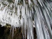 Salita e...risalita ivernale con ciaspole e anche ramponi alla Grotta dei Pagani in Presolana il 6 e il 30 gennaio 2010 - FOTOGALLERY